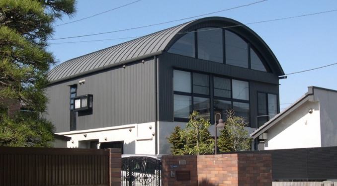 個性的なデザインの金属屋根